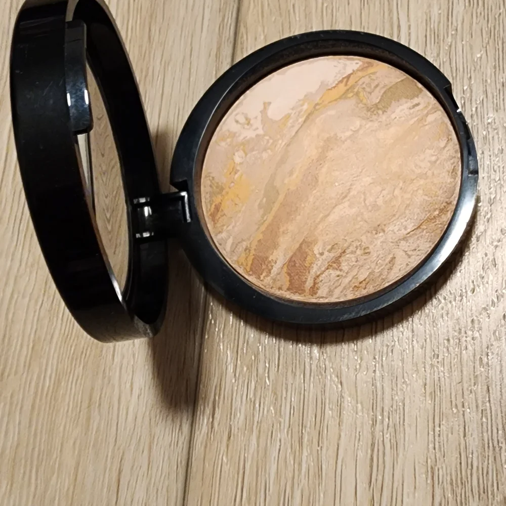 Laura Geller Baked Balance N Brighten Color Correcting Powder Foundation . Fair